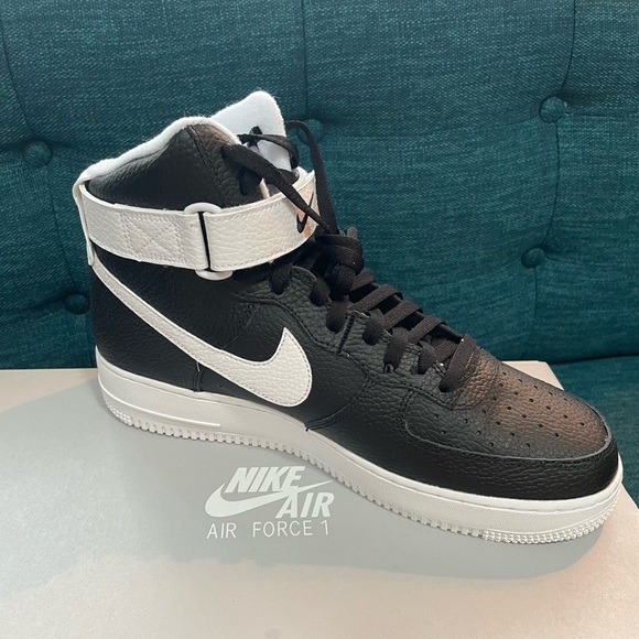 Nike Air Force 1 ‘07 Sneakers, Men’s , Size 10.5 (Black/ White) - NEW in Box - Picture 1 of 8